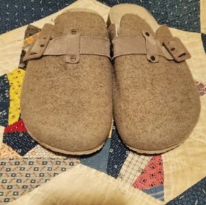 American Eagle Outfitters Tan  Slippers Earth Shoe Sz 8